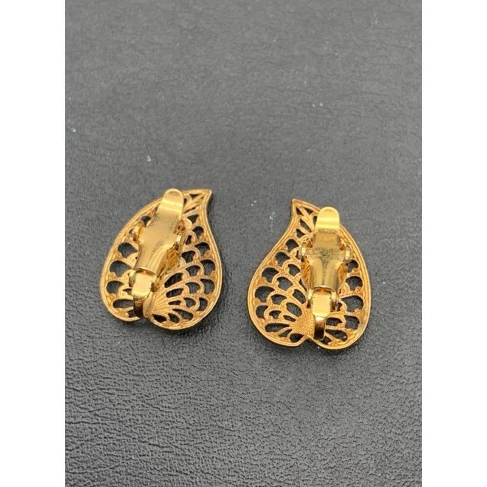 Vintage Gold Tone Filigree Leaf Clip On Earrings - Picture 4 of 4